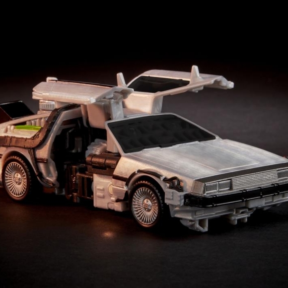 Hasbro Transformers Back to the Future Gigawatt Action Figure - Picture 9 of 9